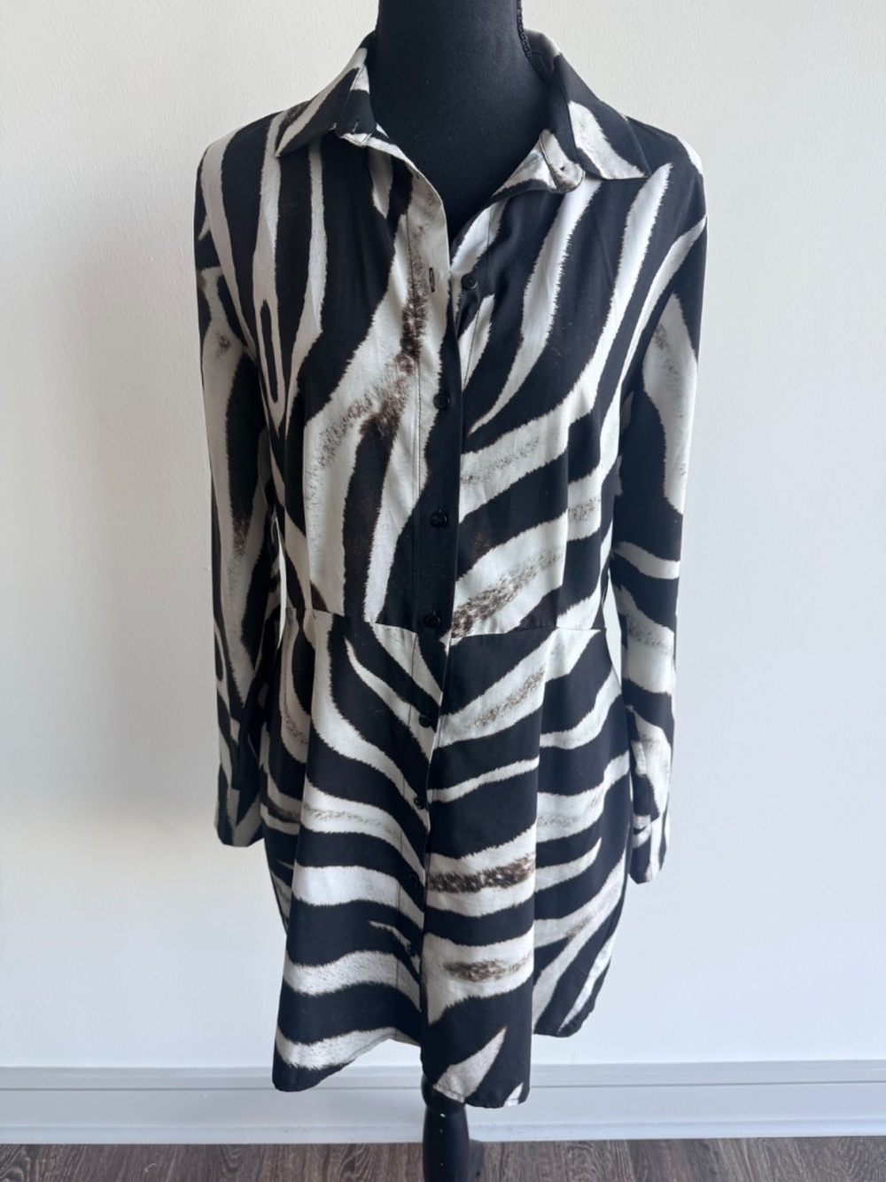 PRETTYLITTLETHING Zebra Pattern Button-up - Picture 2 of 8
